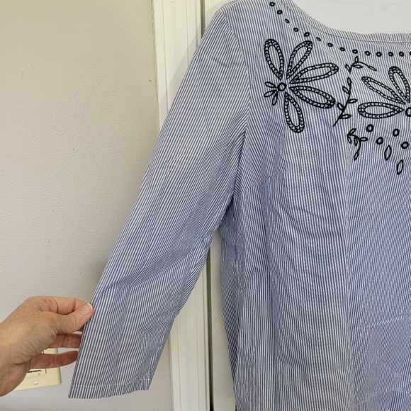 Talbots 100% Cotton Blue White Striped Embroidered Floral 3/4 Sleeve Top Size M - Picture 3 of 9